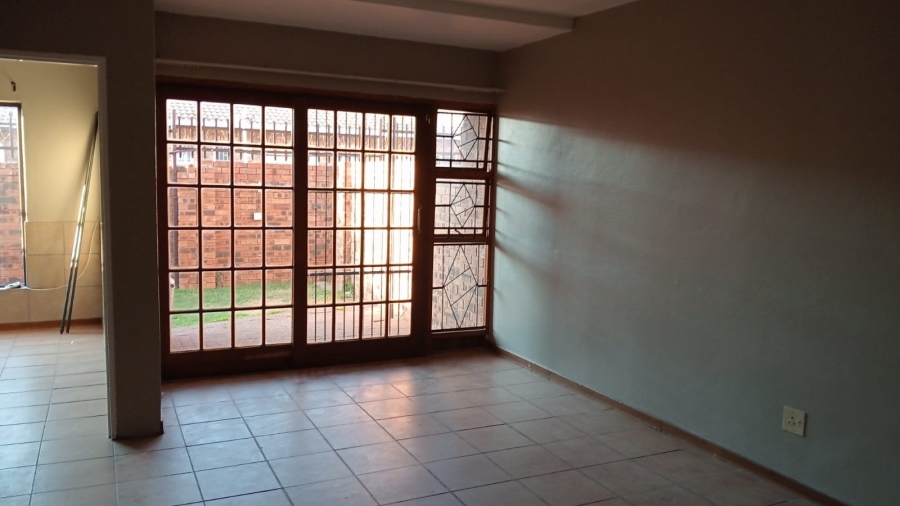 To Let 3 Bedroom Property for Rent in Langenhovenpark Free State
